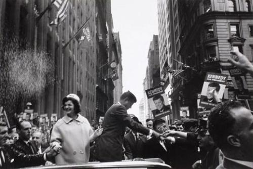 Picture Cornell Capa 1960 -- John F. Kennedy and Jackie campaigning in New York